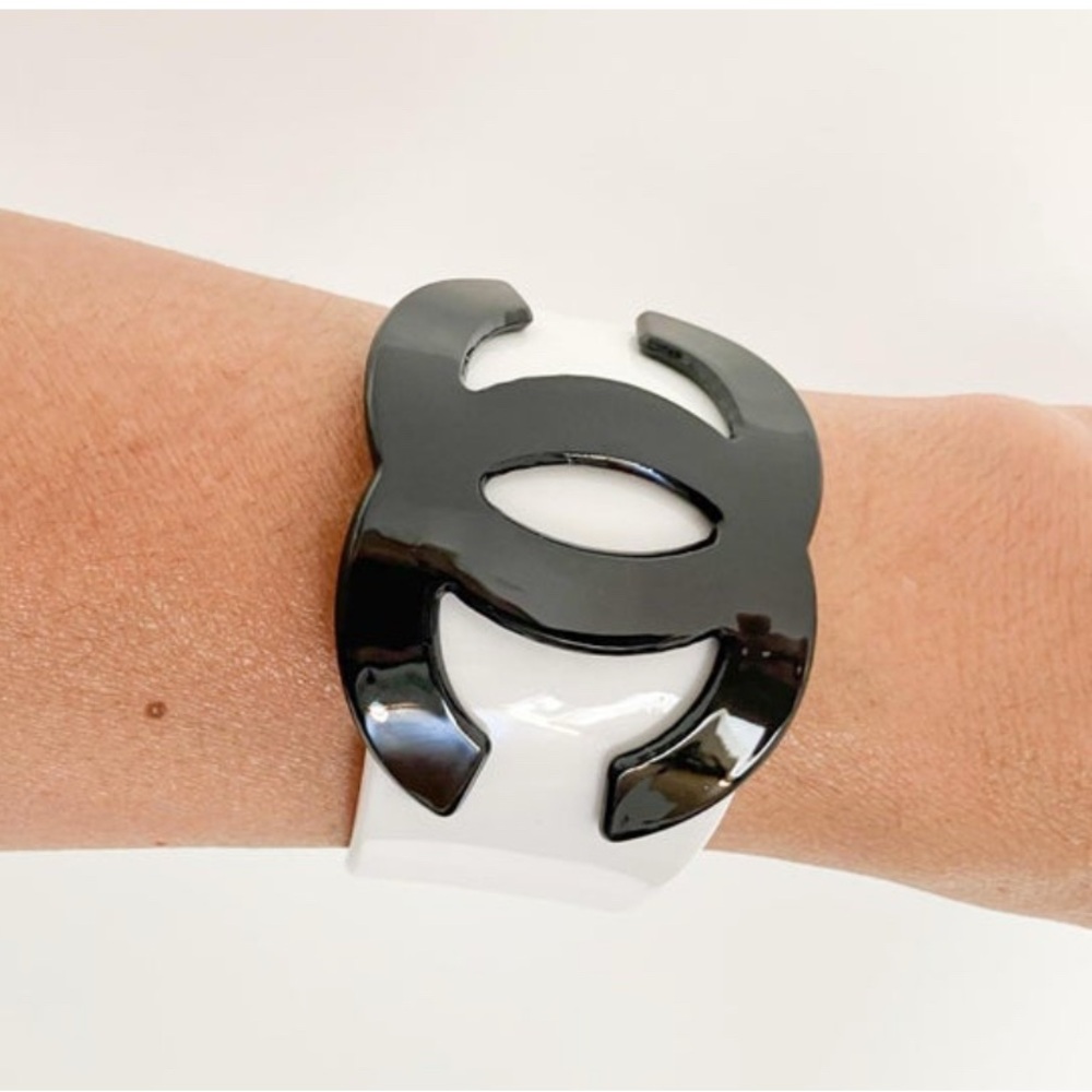 Beautiful Black & White CC Resin Cuff Bracelet